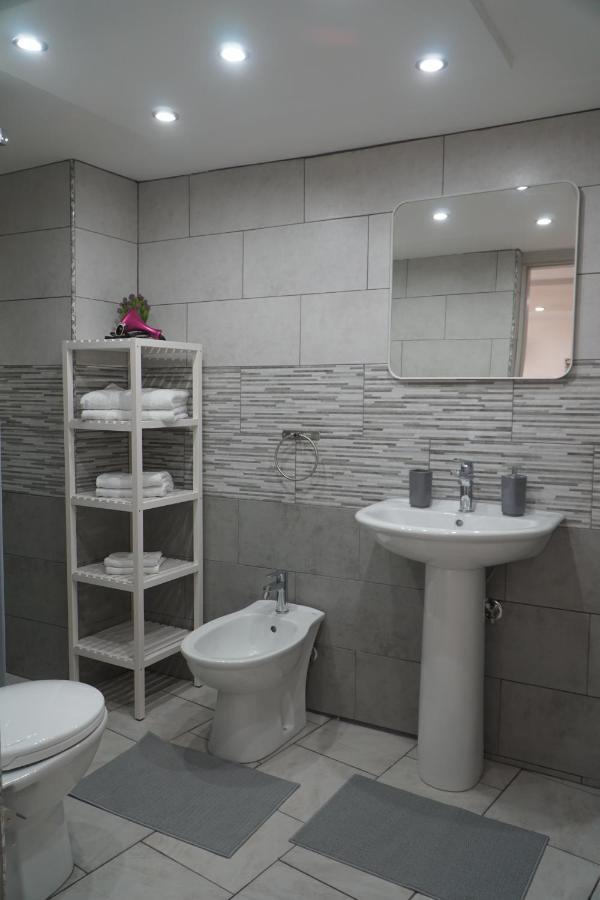 Casa Vacanze Sicilia Bella Villa Catania Bagian luar foto